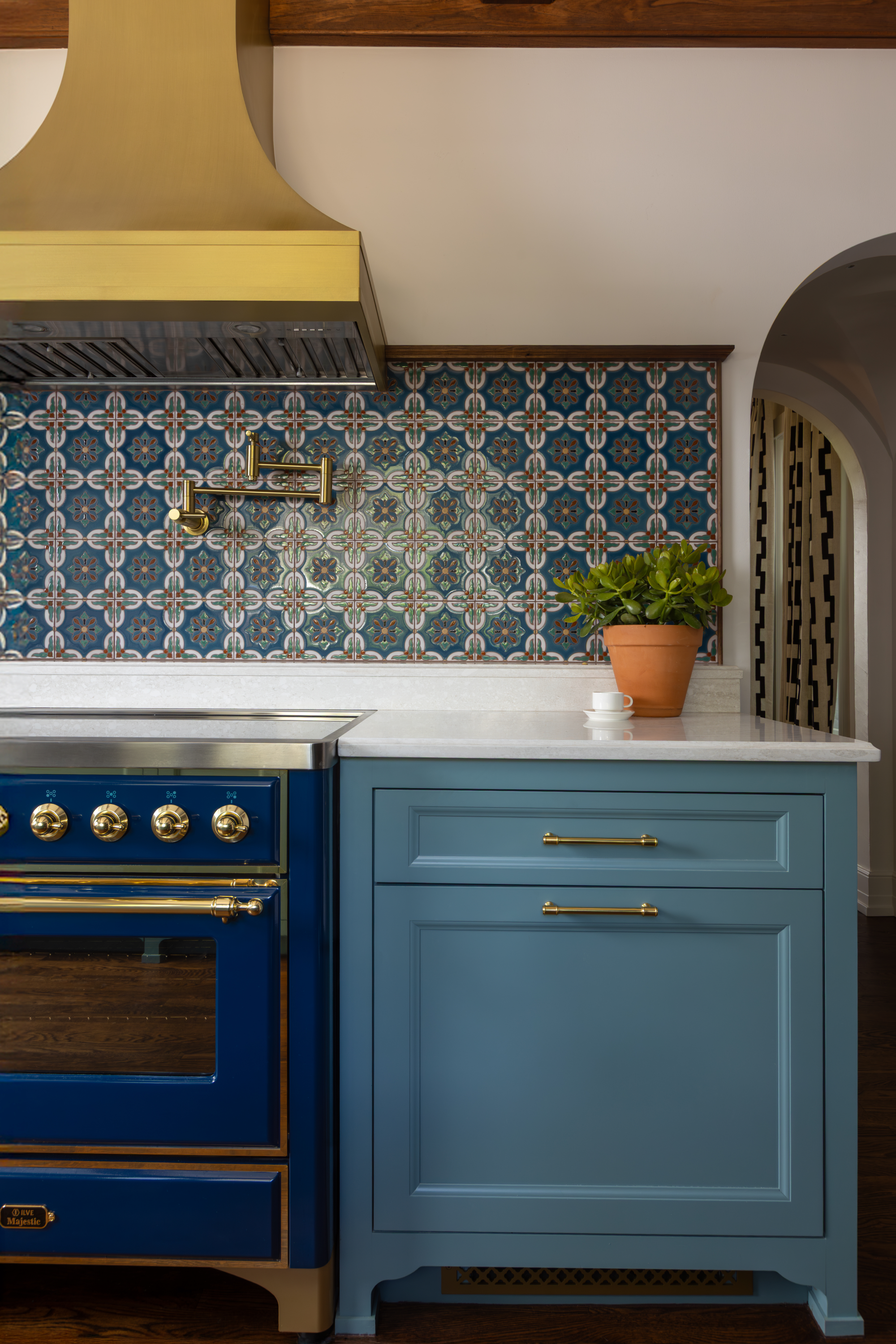 How Custom Ceramic Tiles Can Transform Your Kitchen