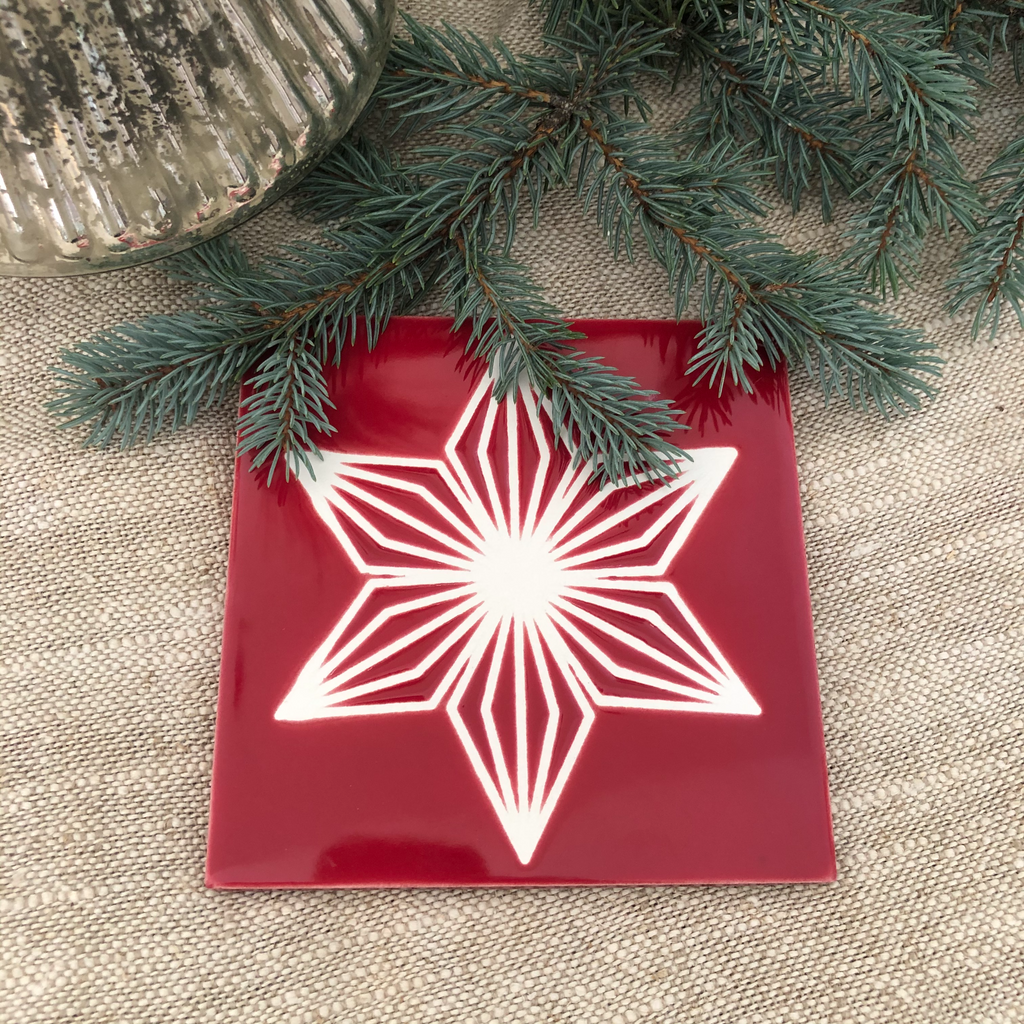 Holiday Trivet in Holly