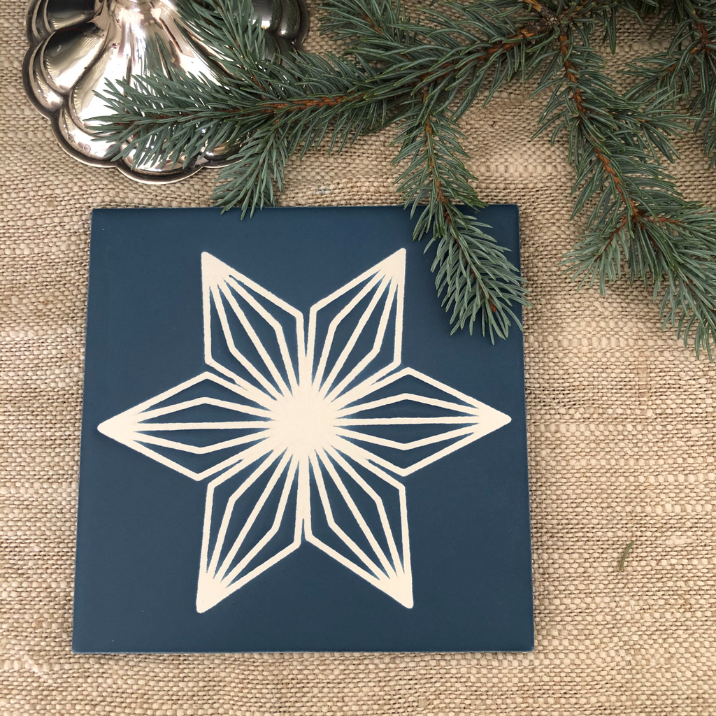 Holiday Trivet in Eve